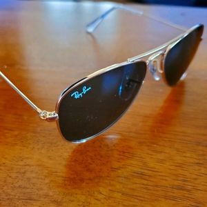 New in box Ray-Ban Aviator Junior RJ9506S